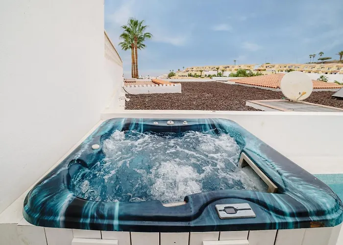 Carlota Вілла *