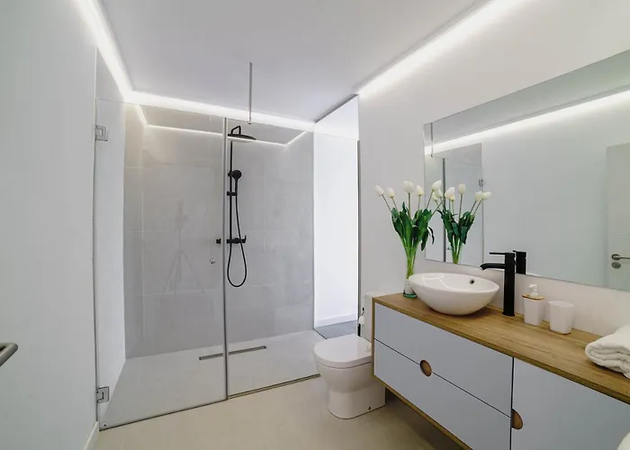 Carlota Вілла Адехе